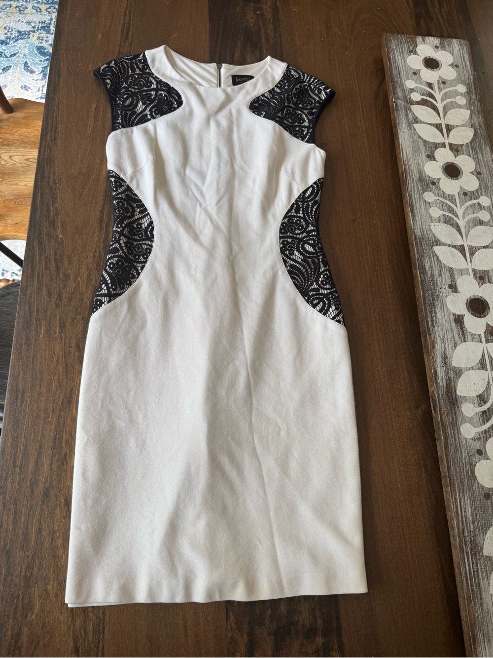 Laundry by Shelli Segal White w Black Lace Sheath Dress